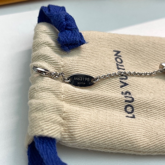 LOUIS VUITTON Essential V Bracelet metal Silver M63198 LV FULL SET - Picture 5 of 10